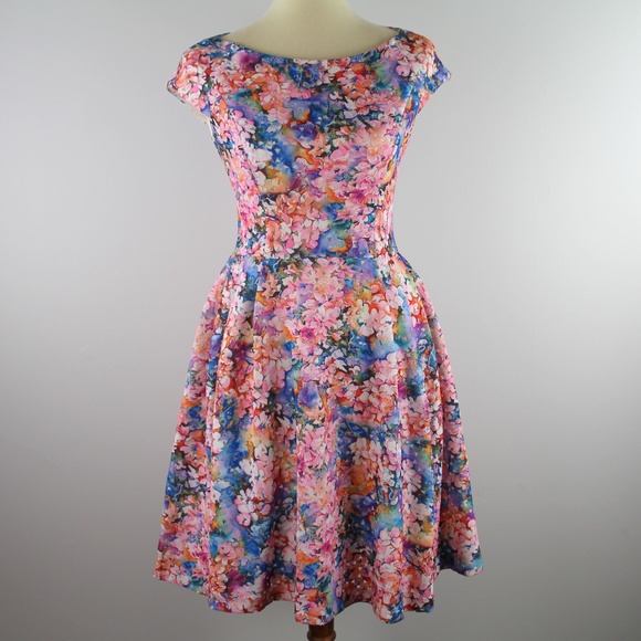 Betsey Johnson Floral Lasercut Dress Pleated Skirt Cap Sleeves 2 - Picture 1 of 5